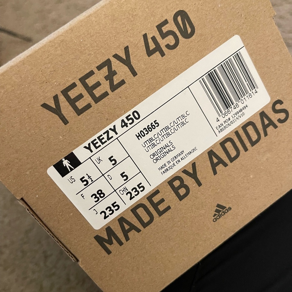 Adidas Yeezy 450 in Black